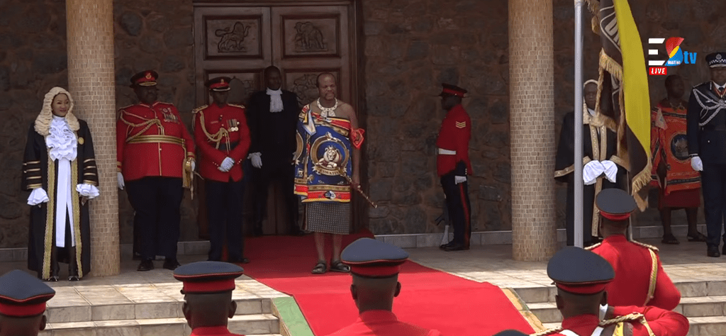 Mswati III: El monarca que gobierna un reino entre la tradición y la pobreza Mswati III: El monarca que gobierna un reino entre la tradición y la pobreza